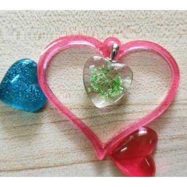 Natural Flower Heart Necklace Pendant (Green)