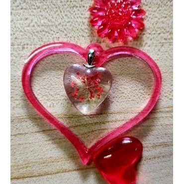Natural Flower Heart Necklace Pendant (Red)